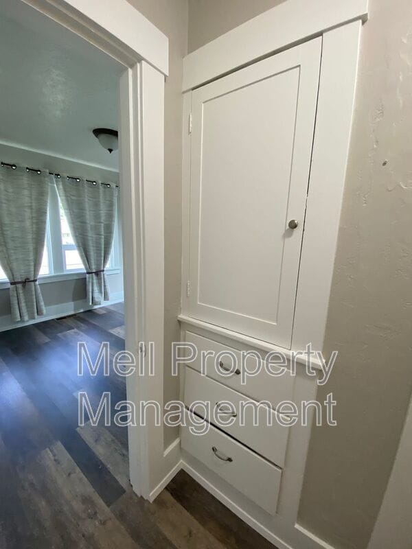 Building Photo - 523 N 1st St