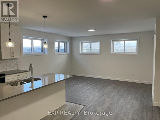 Building Photo - 225 Cypress St