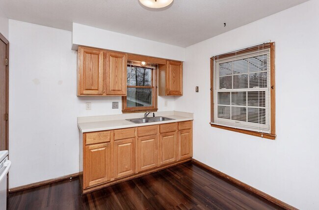 Foto del edificio - CHARMING! 2 Bedroom, 1 Bathroom Duplex in Des Moines!!