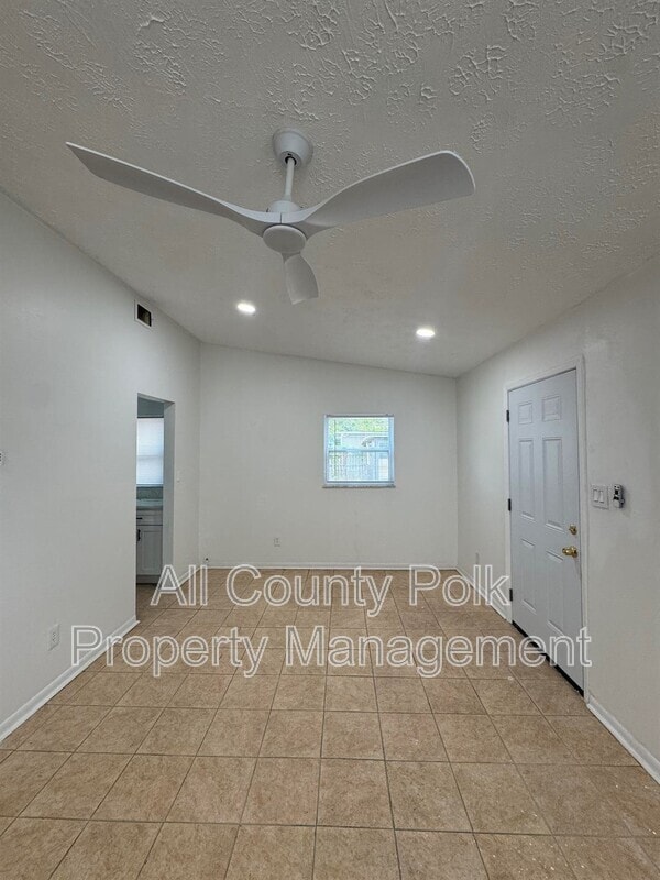 Foto del edificio - 3020 Galaxy Ln