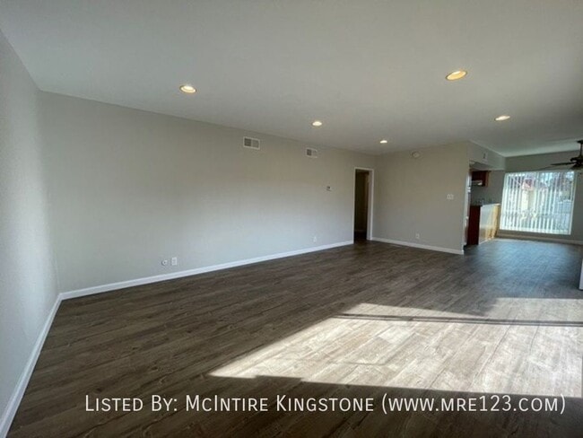 Building Photo - Remodeled Three Bedroom Two Bathroom in So...