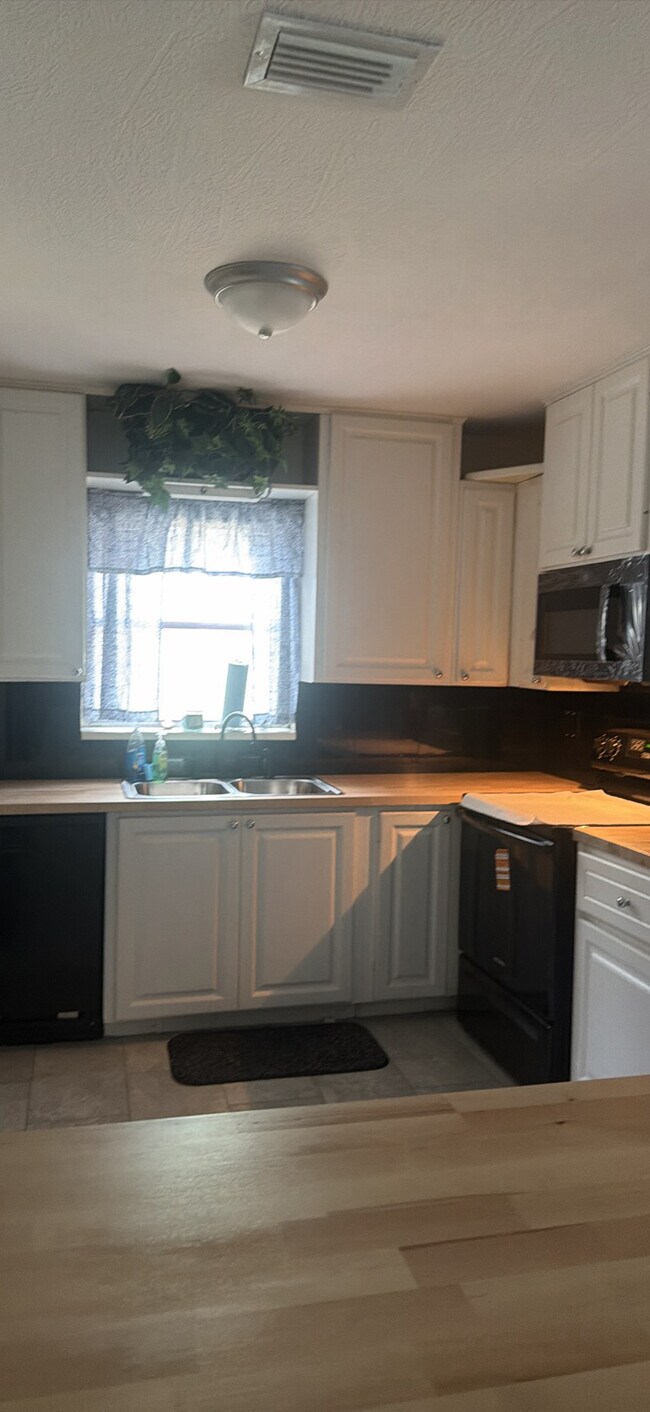 Foto del edificio - 27395 Shriver Ave