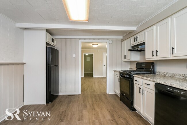 Building Photo - Carve Out a Great Life Here!
