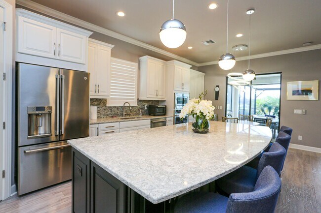 Building Photo - Seasonal Property Available