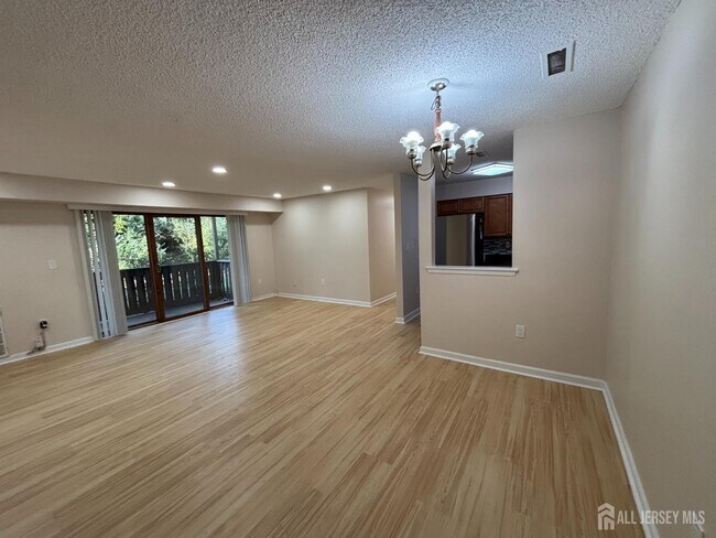 Building Photo - 215 Aspen Dr