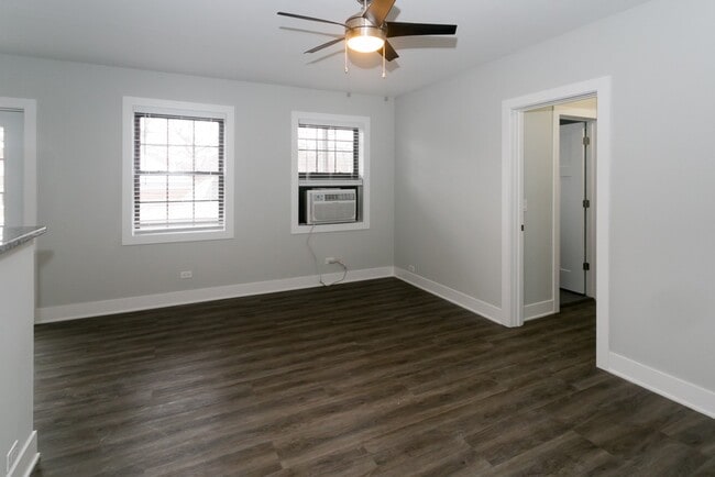 Building Photo - 733 Judson Ave