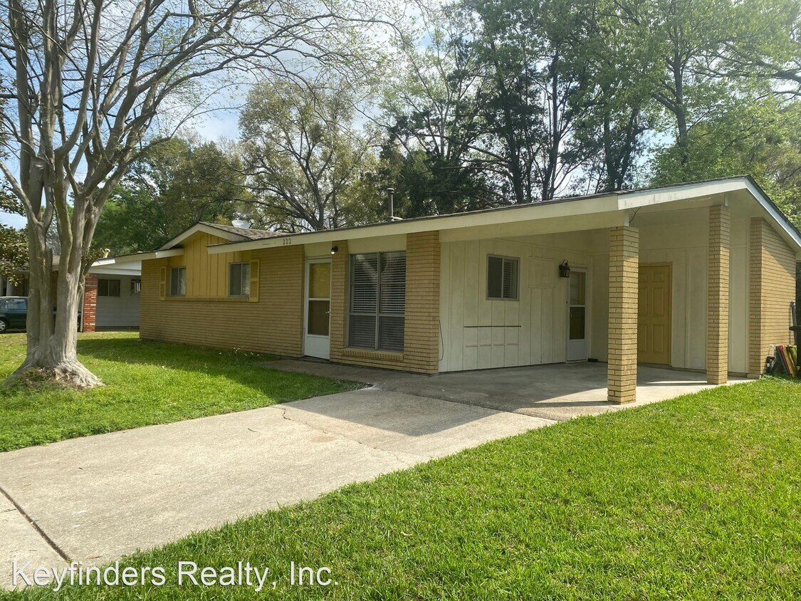 Primary Photo - 3 br, 1.5 bath House - 222 Emerald Rd.