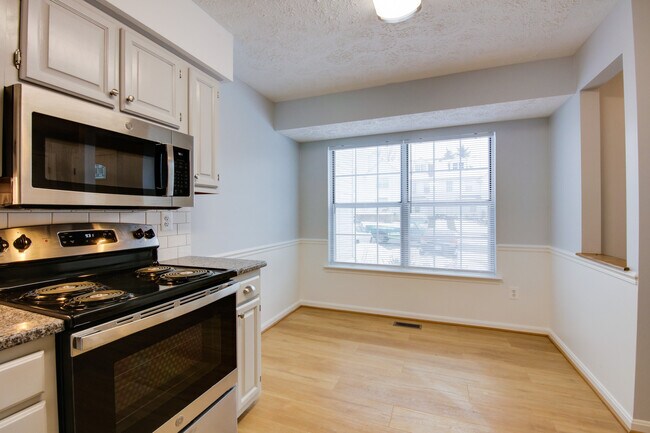 Foto del edificio - 307 Guilford Ct