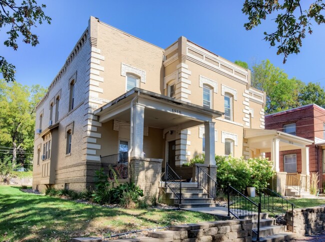 Building Photo - 713 20th St