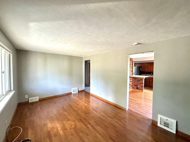 4 Bed/1.5 Bath Home in Penn Hills - Off-St... - 4 Bed/1.5 Bath Home in Penn Hills - Off-St...