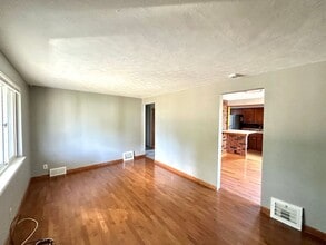 Building Photo - 339 Collins Dr