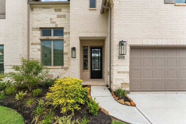 Foto del edificio - 1027 Windy Creek Path