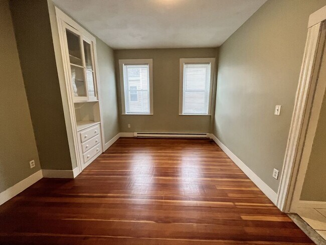 Living Room - 122 Boston St