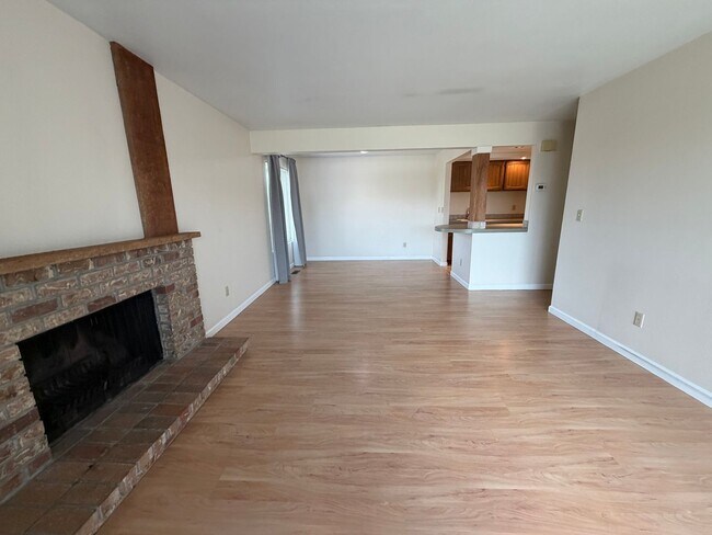 Foto del edificio - 1535 Castlerock Ave