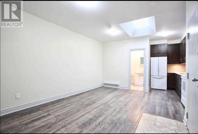 Photo du bâtiment - 1570 Dundas St W