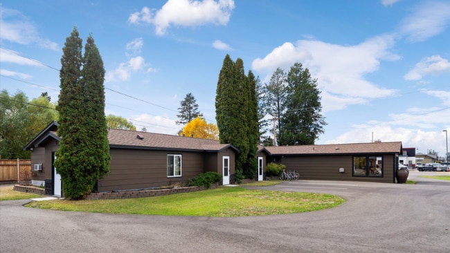 Building Photo - 1022 9th St W