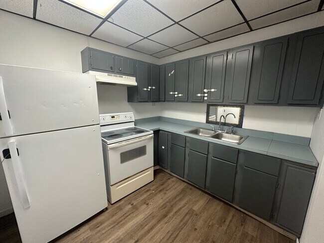 Building Photo - Modern & Efficient 2-Bedroom with Stylish Vinyl Plank Flooring