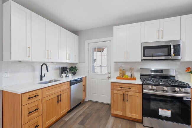 Foto del edificio - 895-901 Port Reading Ave