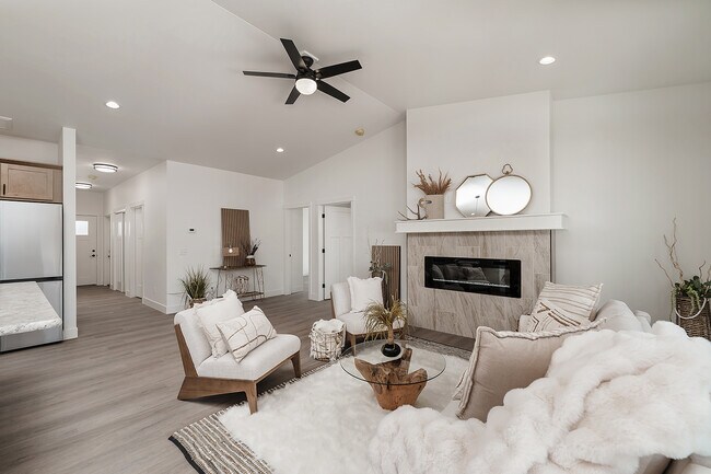 Foto del edificio - 5921 Little River Loop