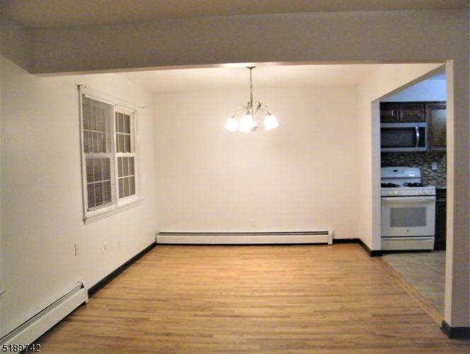 Primary Photo - 219-221 Loomis St