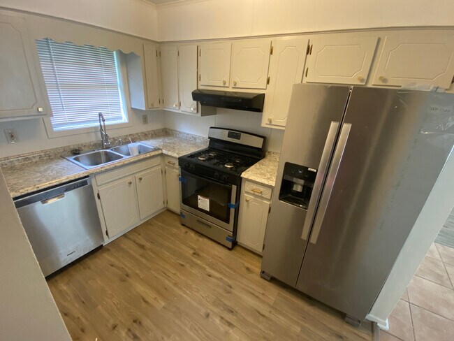Building Photo - 314 Shady Ln
