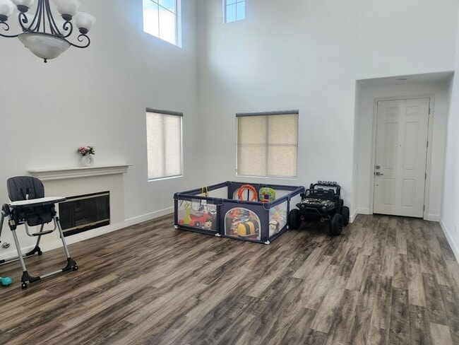 Building Photo - Gorgeous 4 Bedroom Home in Temecula with R...