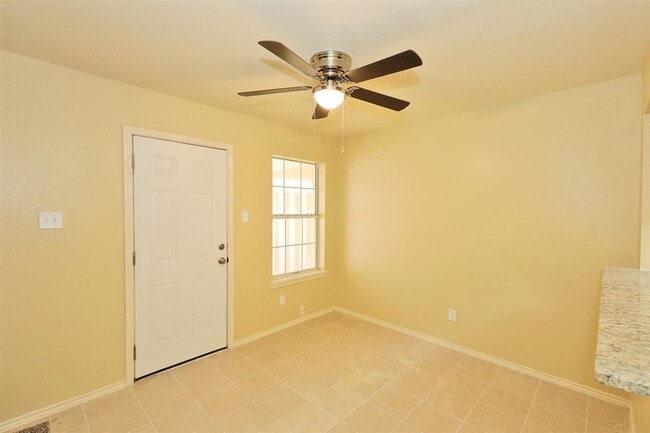 Foto del edificio - 8911 McPherson Rd