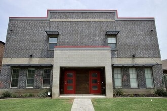 Building Photo - 705 S Jenkins Ave