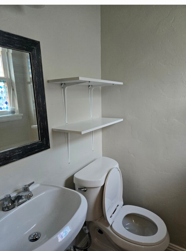 Building Photo - 1628 Gill St