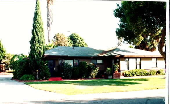 Building Photo - 102-108 College Dr
