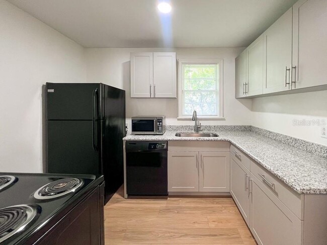 Building Photo - 1122 NW 4th Ave