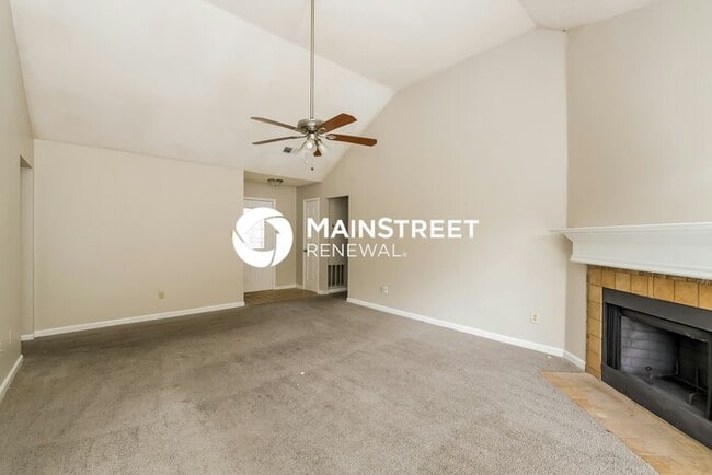 Building Photo - 3 Bedroom Pet-Friendly Home in Memphis, TN with Main Street Renewal