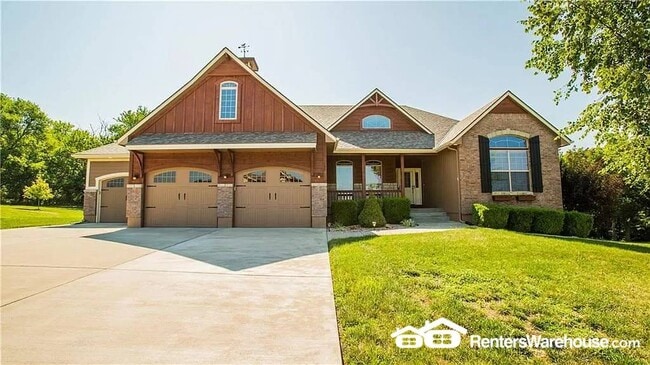 Building Photo - 2204 Alexandria Ln