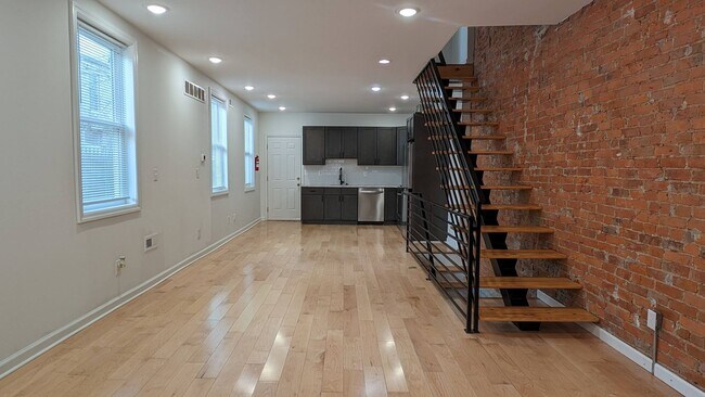 Building Photo - Port Richmond Home