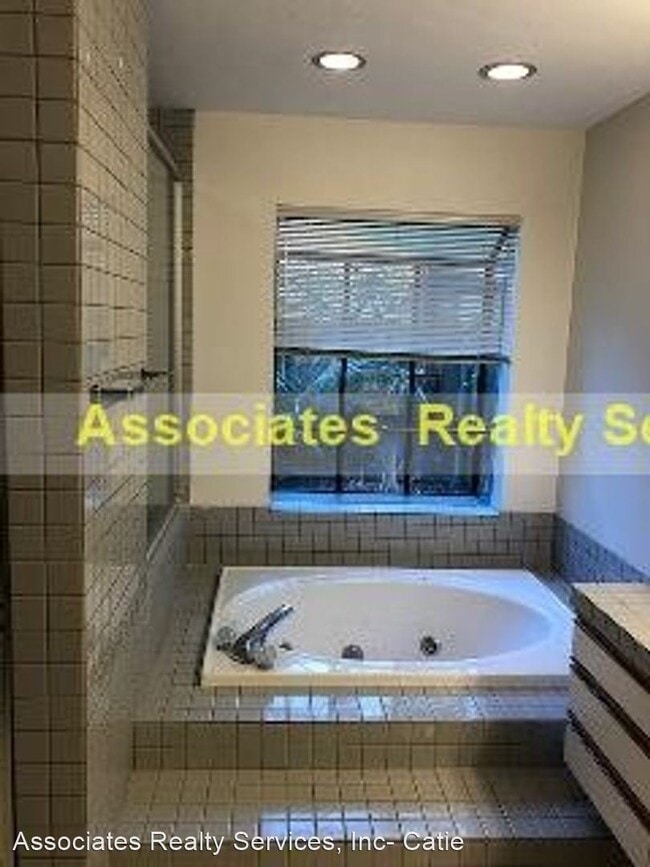 Building Photo - 3 br, 3.5 bath House - 2715 NW 38th Drive
