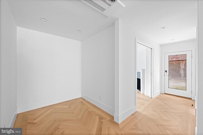 Foto del edificio - 3336 P St NW