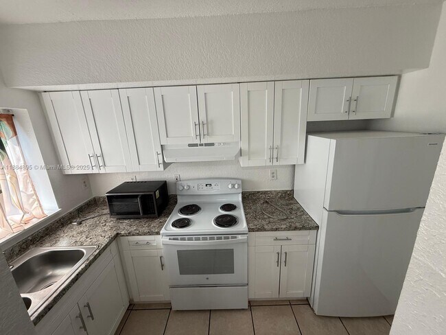 Foto del edificio - 228 NW 84th St