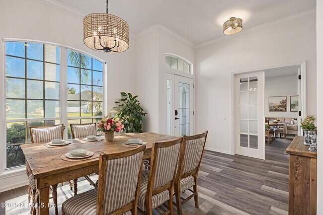 Foto del edificio - 737 Hazelmoor Ln