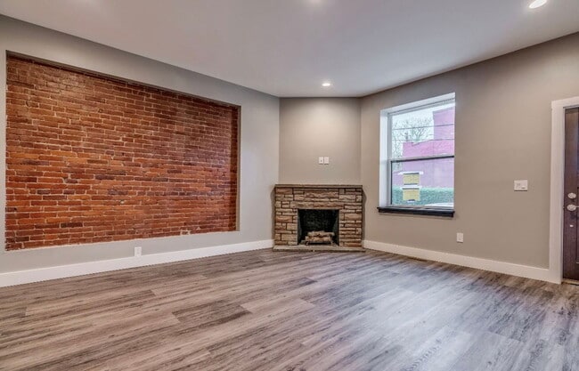 Building Photo - 122 N Evaline St