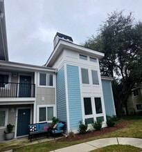 Building Photo - 274 Alexandra Dr