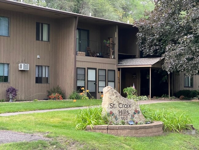 Building Photo - 906 Coulee Trl