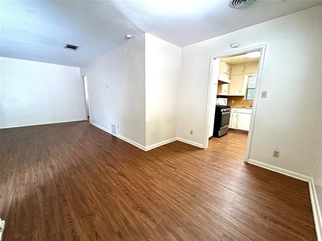 Building Photo - 607 Bellevue Pl