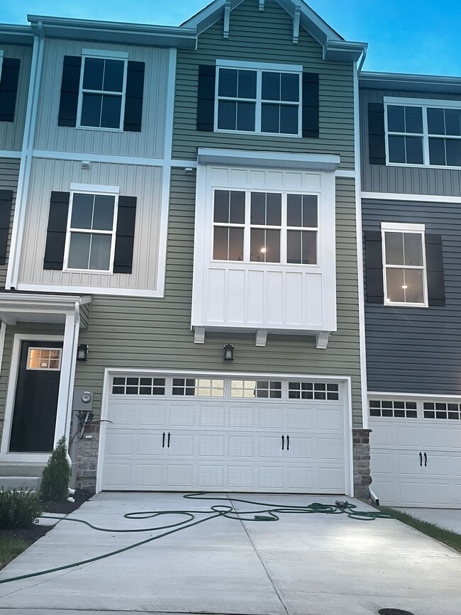 Building Photo - 2773 Town View Cir