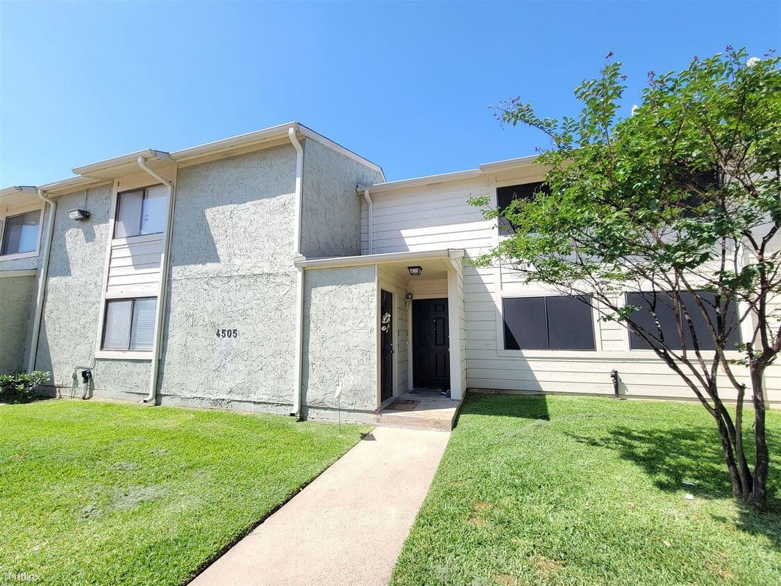4505 Carter Creek Pkwy, Bryan, TX 77802 Townhome Rentals in Bryan TX