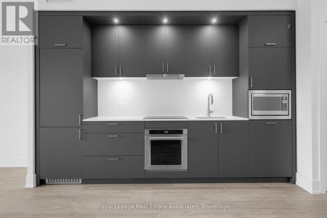 Building Photo - 259 The Kingsway