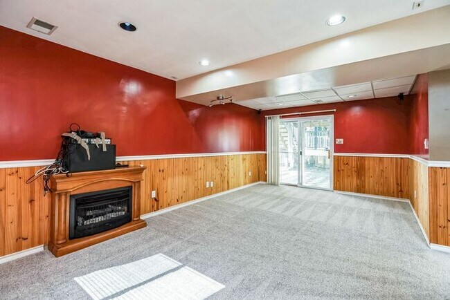 Foto del edificio - 12100 Silver Maple Dr
