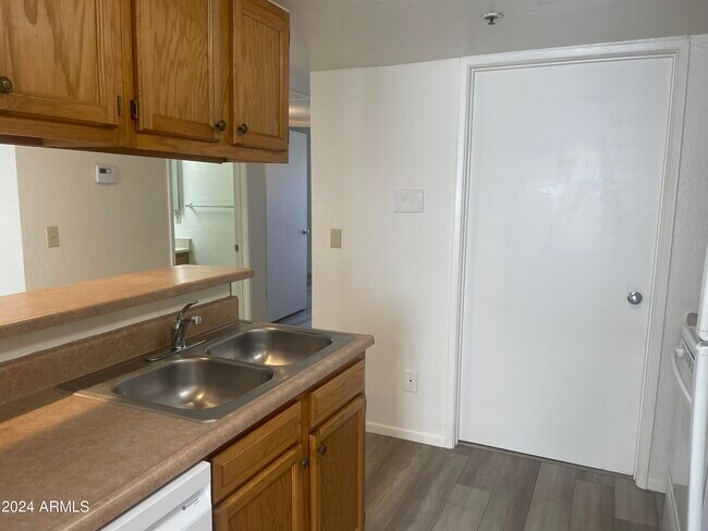 Foto del edificio - 12123 Bell Rd