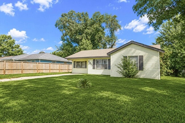 Building Photo - 7217 Parker Rd