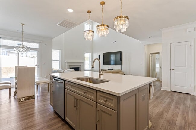 Building Photo - 116 Farrier Ln