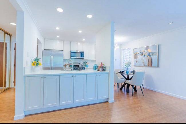 Building Photo - 40425 Chapel Way